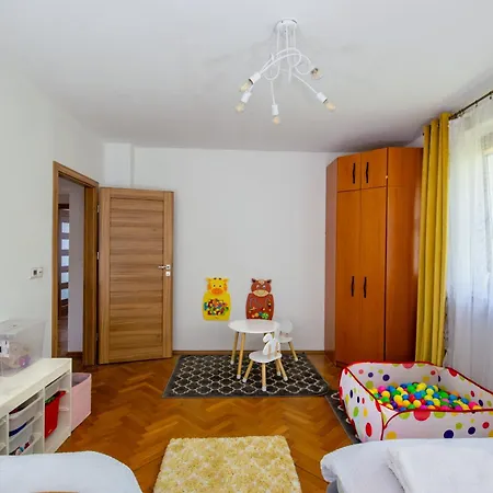 Przestronne Mieszkanie Z Ogrodem I Parkingiem * Radwanice